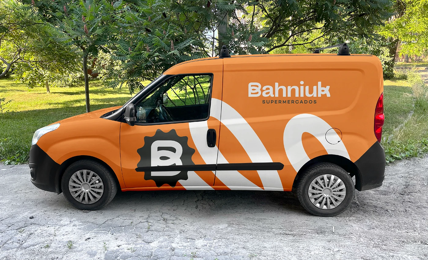 Veículo de entrega com a identidade Bahniuk